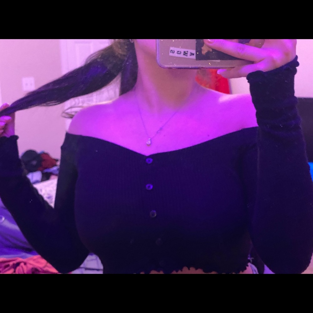 Crop off the shoulder